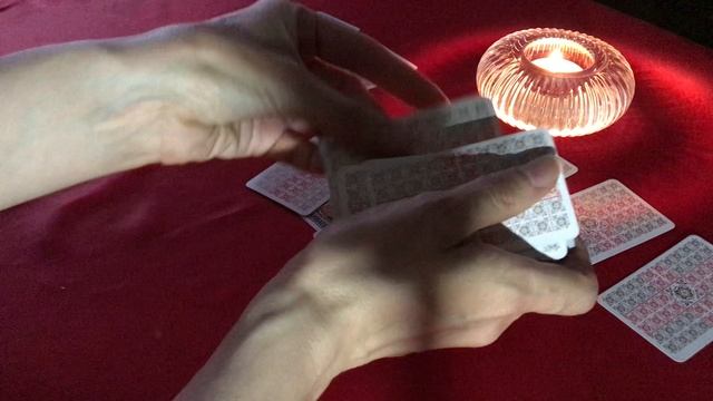 Почему у загаданного мужчины нет действий по отношению к вам? Гадание Таро