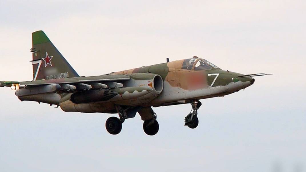 Су-25 уничтожили «опорник» с личным составом ВСУ. Лучшее видео из зоны СВО