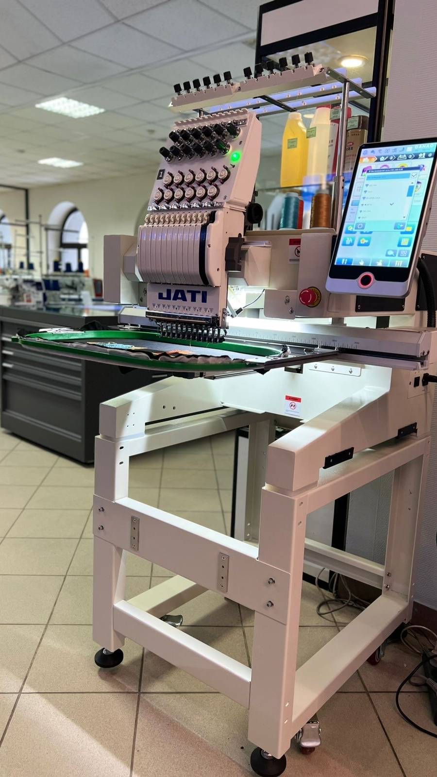 Вышивальная 12-ти -игольная машина 1 головочная  JT-CT1201H (TOUCH SCREEN DAHAO A15PRO)