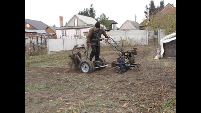 Мотокультиватор на четырех колёсах 1