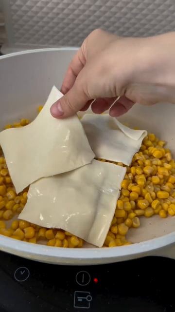 Хот-доги с сырной кукурузой и хрустящим луком MolecularMeal (WB: 363373095)