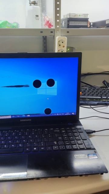 SAMSUNG NP300V5ZH - замирает на логотипе, на пустом экране, на окне установки Windows.