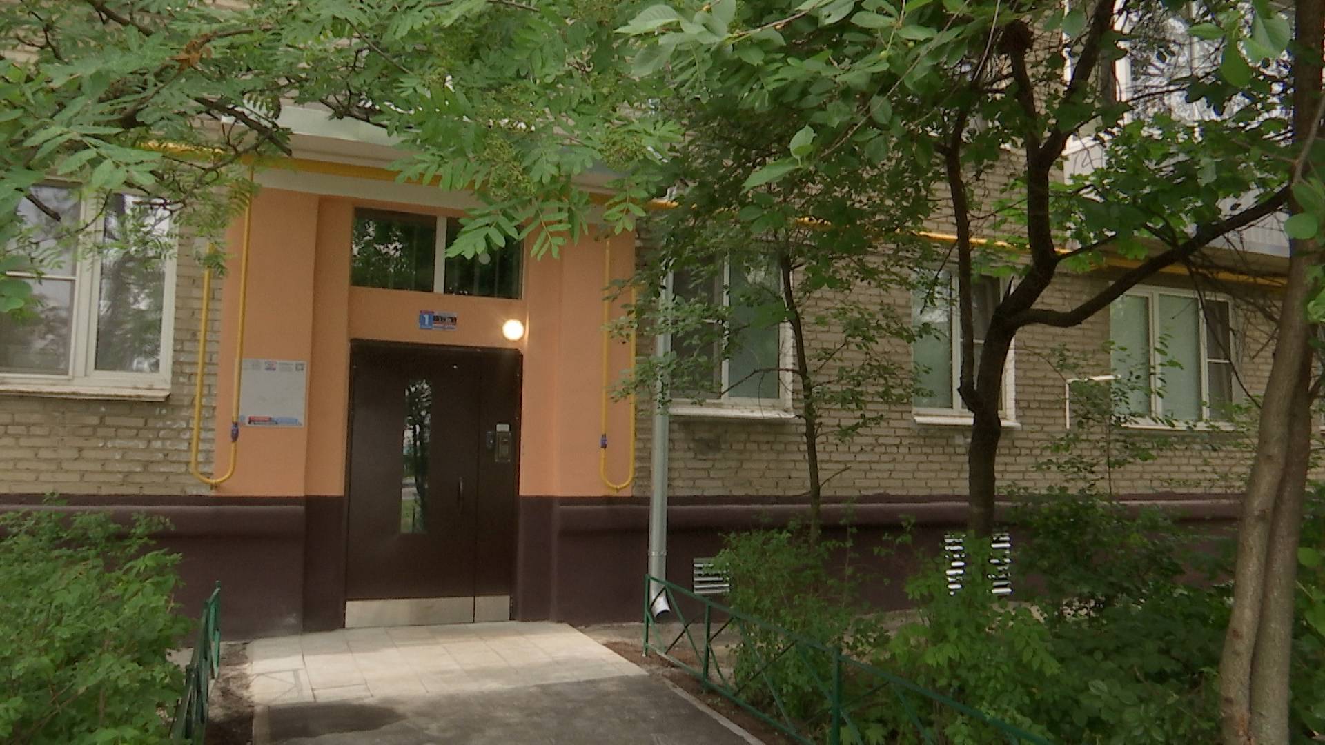 Капитальный ремонт подъездов продолжается