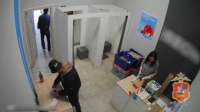 Полицейские МУ МВД России «Балашихинское» задержали двоих мужчин, похитивших телефон сотрудницы ПВЗ