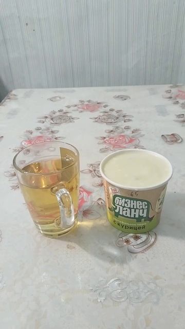 Кушаю Картофельное Пюре И Пью Яблочный Сок