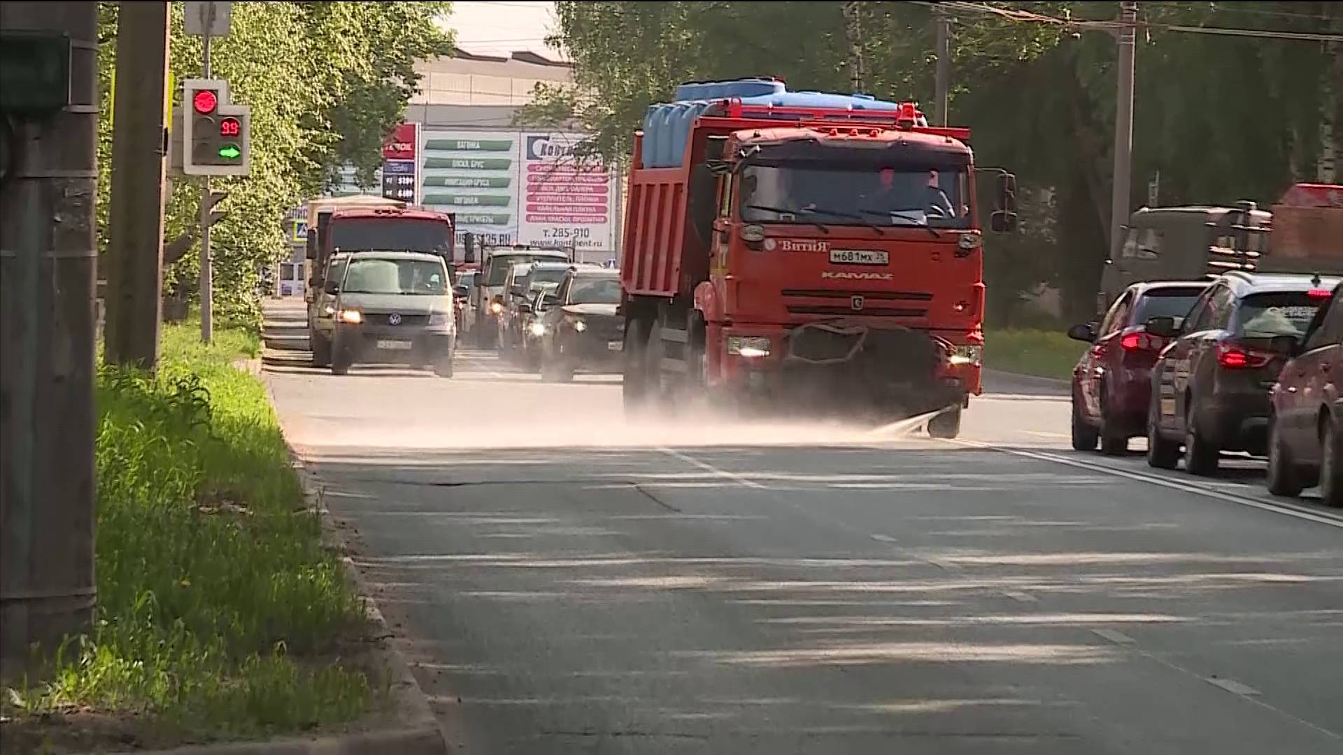 Вологодские коммунальщики приступили к уборке смёта с городских улиц