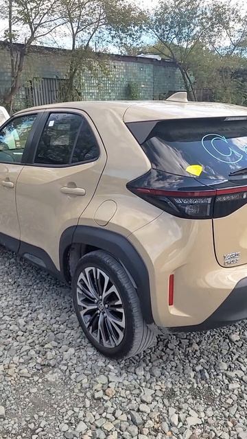 Автомобиль Тойота Ярис Кросс