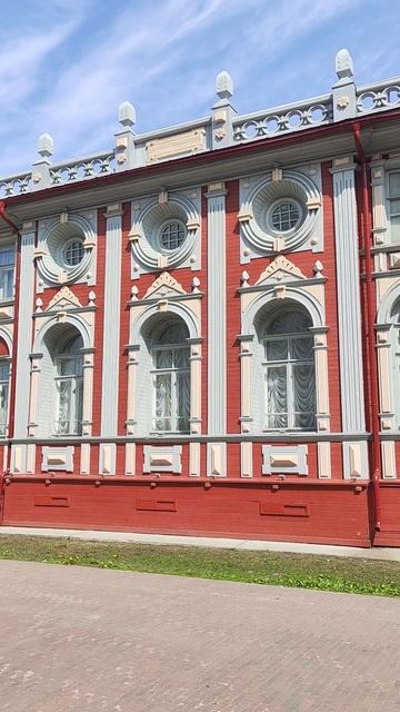 Дом с круглыми окнами, в Архангельске, на деревянной улице