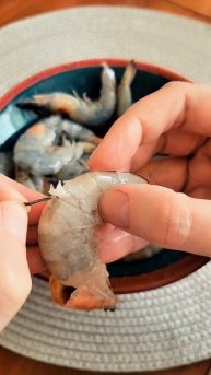 А вы удаляете кишки из КРЕВЕТКИ до приготовления?