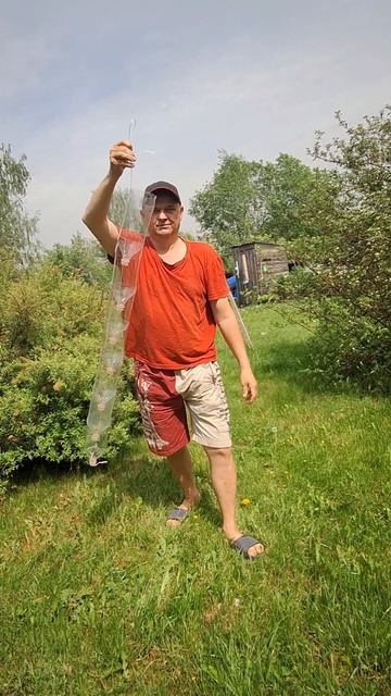 Самоделка приспособление водосточная труба из бутылок своими руками #diy #полезныесоветы #хитрости