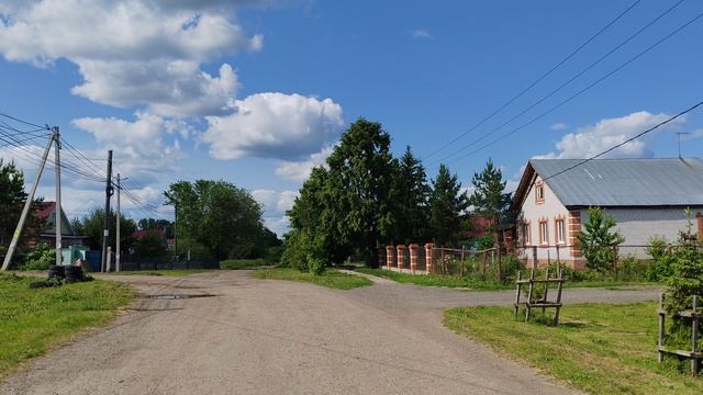 Деревенская атмосфера и природа, гуляем мимо деревенских домиков, жизнь в деревне