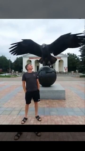 Орёл юбиляр, бронзовая скульптура, установленная в Орле в 2016 году к 450-летнему юбилею города.