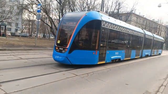 Трамвай 71-931 Витязь-М номер 31025. Нет посадки.