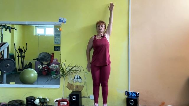 Упражнения для спины и рук стоя.