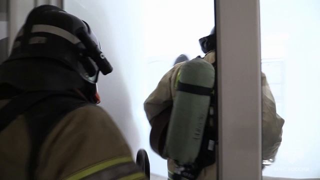 Томские спасатели отработали действия при пожаре в Государственном архиве