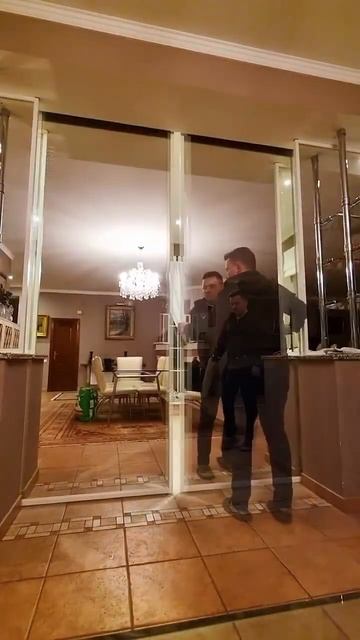 РАЗДВИЖНЫЕ ПЕРЕГОРОДКИ С ЗЕРКАЛОМ