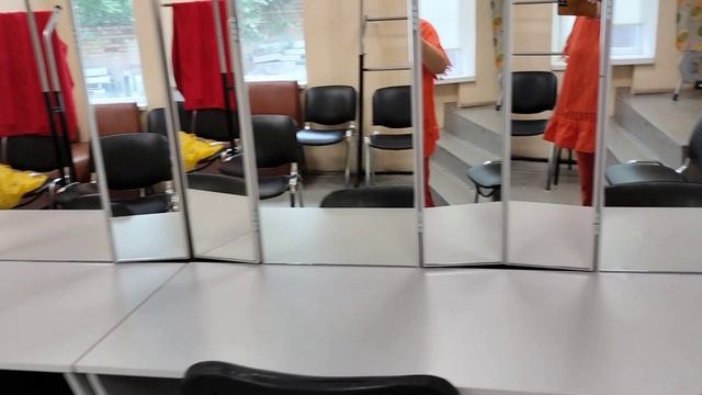 Показываю закулисье.Сцена и гримёрка перед концертом.
