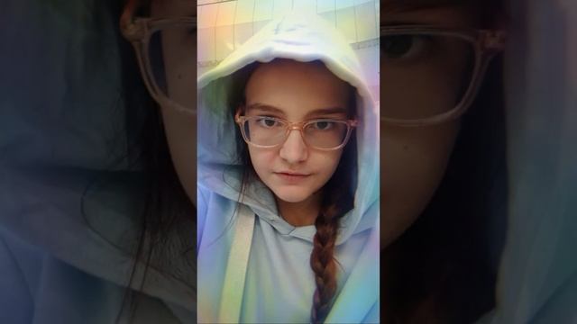У каналі Дарина малина відбувається прямий ефір. Мій д