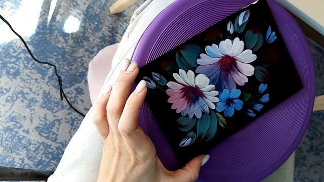 Видеоурок: рисуем букет с ромашками в технике Жостово. Прописка.