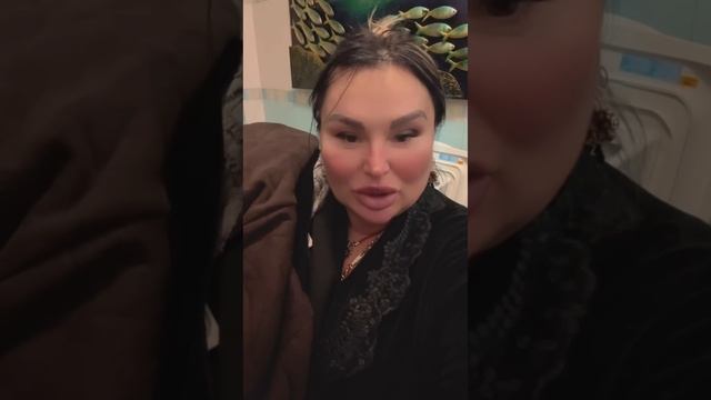 Сегодня я хозяйка всё успела . Всех накормила спать ул?