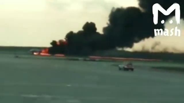 Самолёт приземлился в Шереметьево и загорелся