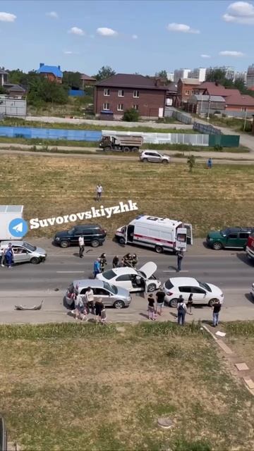 ДТП В СУВОРОВСКОМ: по улице Петренко столкнулись сразу несколько автомобилей. Есть пострадавшие.