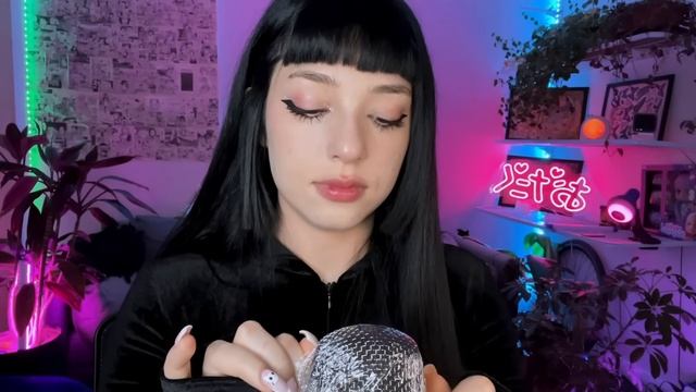 anna dreamy ASMR. Тихий голос, звуки рта, движения рук, предметы.