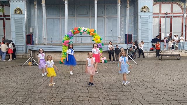 Ансамбль Современничек - В ритме музыки