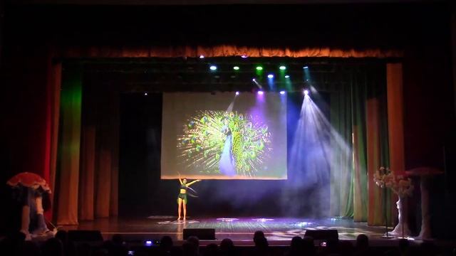 "Павлин" игра с хула-хупами