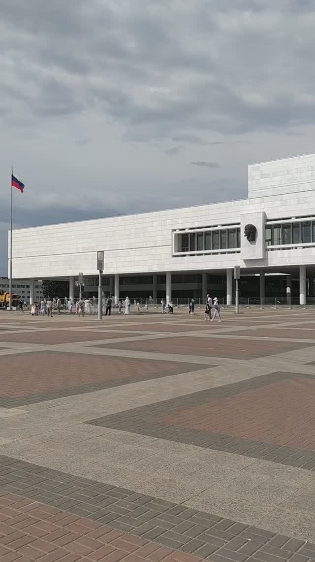 Прослушивание приятной музыки на площади Ленина в Ульяновске 1.06.2025