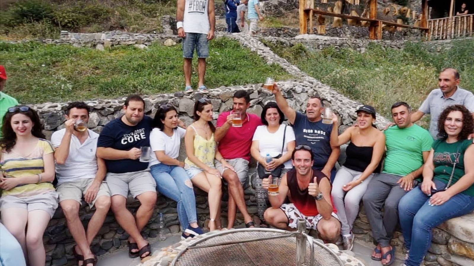 Приготовили шашлык и хашламу в большой и дружной компании. Путешествие по Армении