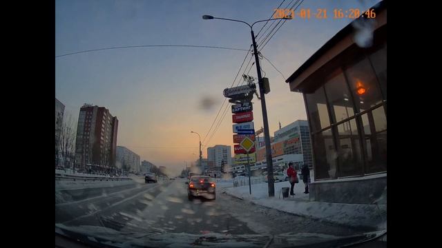 Нарушение ПДД. Езда по полосе для маршрутных транспор?