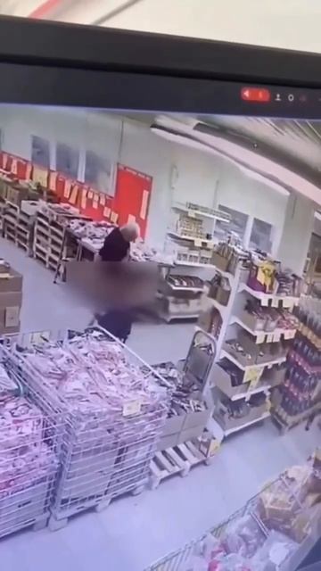 «Н@ср@л и стоит»: в Рязани мужик об*ср@лся в магазине 💩