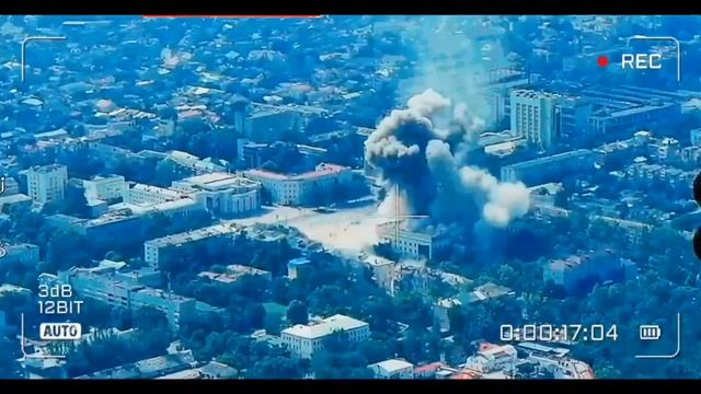 Добивание здания Херсонской областной военной администрации после первого прилета сегодня утром....