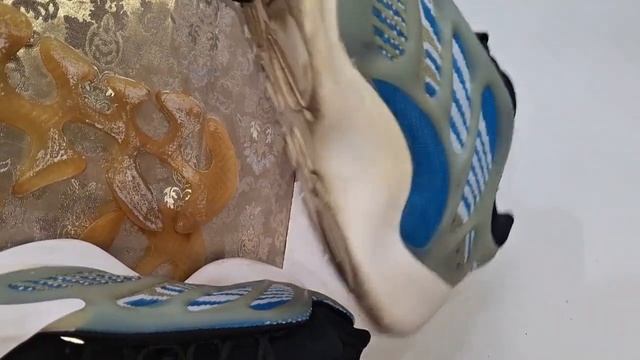 Комплексний ремонт Adidas. Фарбування підошви, усунення ?