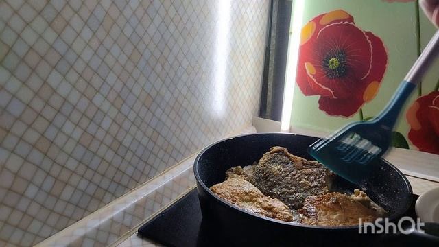 Камбала жареная,с золотистой корочкой.