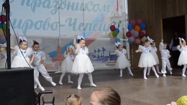 Танец "Зубик" выступление на день молодежи.