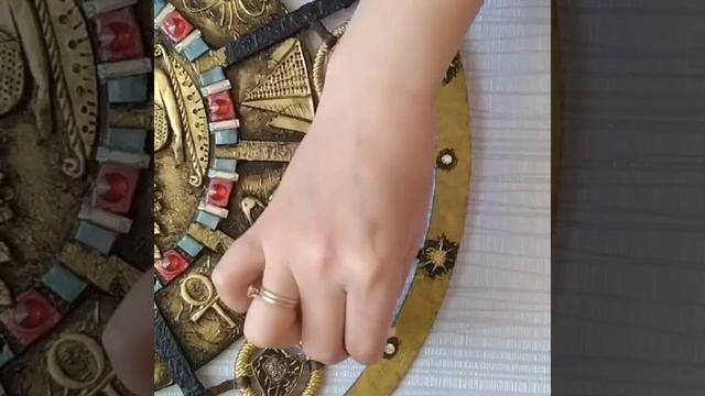 Часы настенные Исида