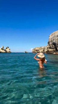 Купальщица в шляпе