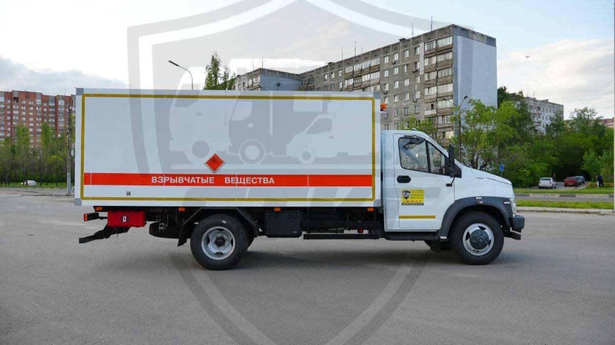 Автомобиль для перевозки опасных грузов на базе ТС C41R33 (Gazon NEXT) 4х2 с фургоном для ВВ
