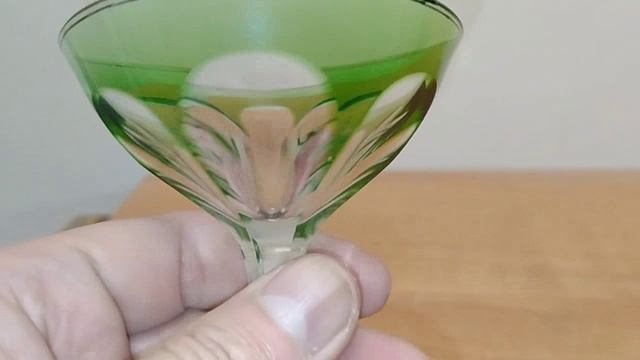 рюмка зелёное стрекло резное