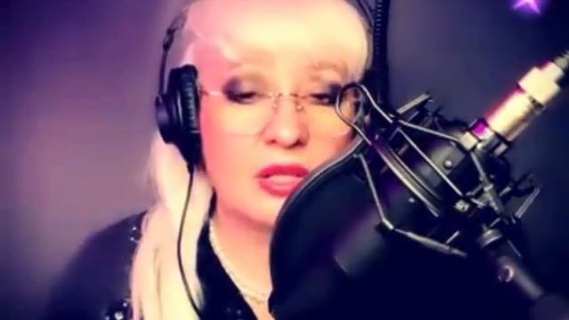 Пою песню группы «Сливки» «Буду я любить тебя всегда»
