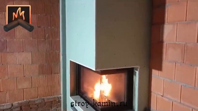 Пример бюджетной установки дровяного камина с банкетой, угловой топки АСТОВ П2С 8457 под отделку
