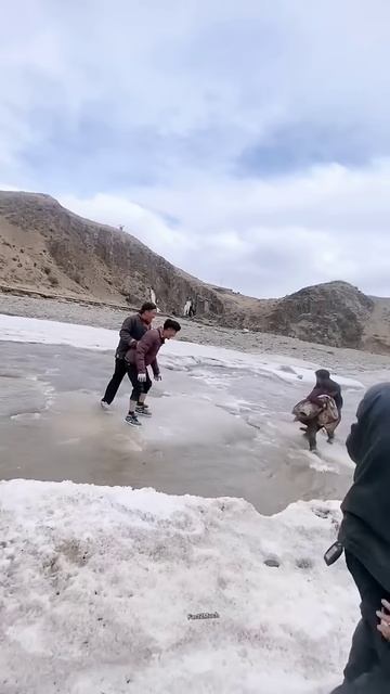 बर्फ की मजेदार राइड #shortsvideo