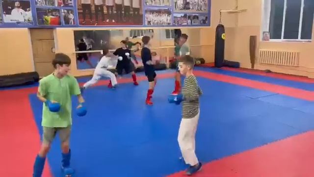 Тренировка спортсменов отделения карате шотокан ССШ ?