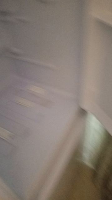 Как снять поддон холодильника