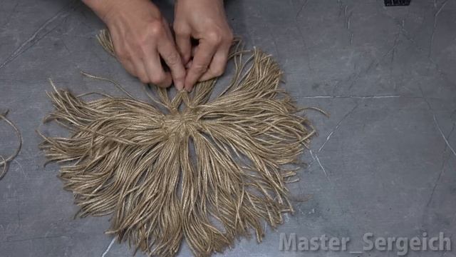 I took thread and cardboard, nothing else! The result is impressive! jute decor, jute crafts