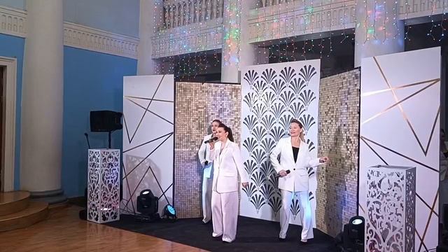 Яна Ветрова - Люби меня, люби (Live кавер на гр. "Отпетые мошенники")