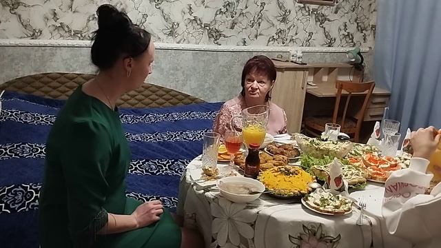 Продолжение с поздравлениями,но уже за столом