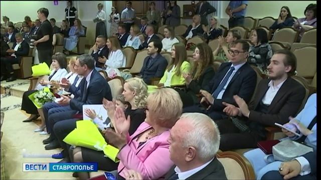 В преддверии Дня России ставропольцам вручили государственные и краевые награды